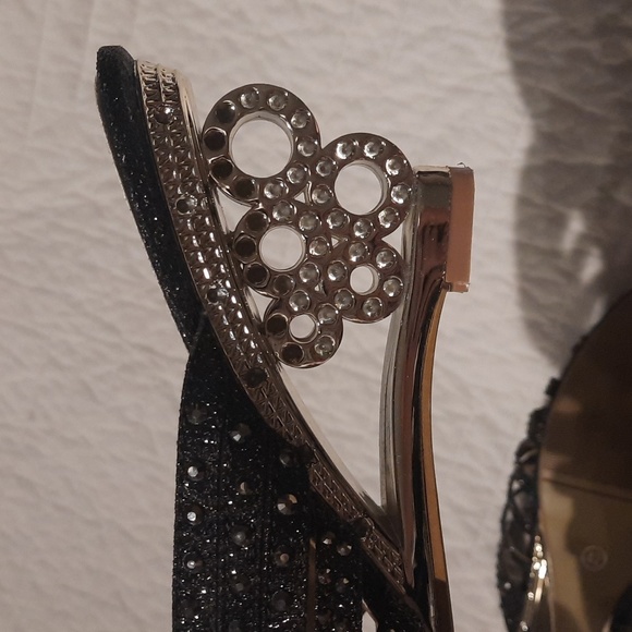 Glitzy shoes with silver colored see through heel and black rhinestones. - Picture 4 of 4